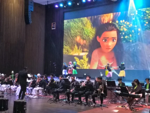 Purwa Caraka Music Studio Gelar Konser Tahunan Bertajuk 'Harmony Collaboration of Two Hearts' di Bandung