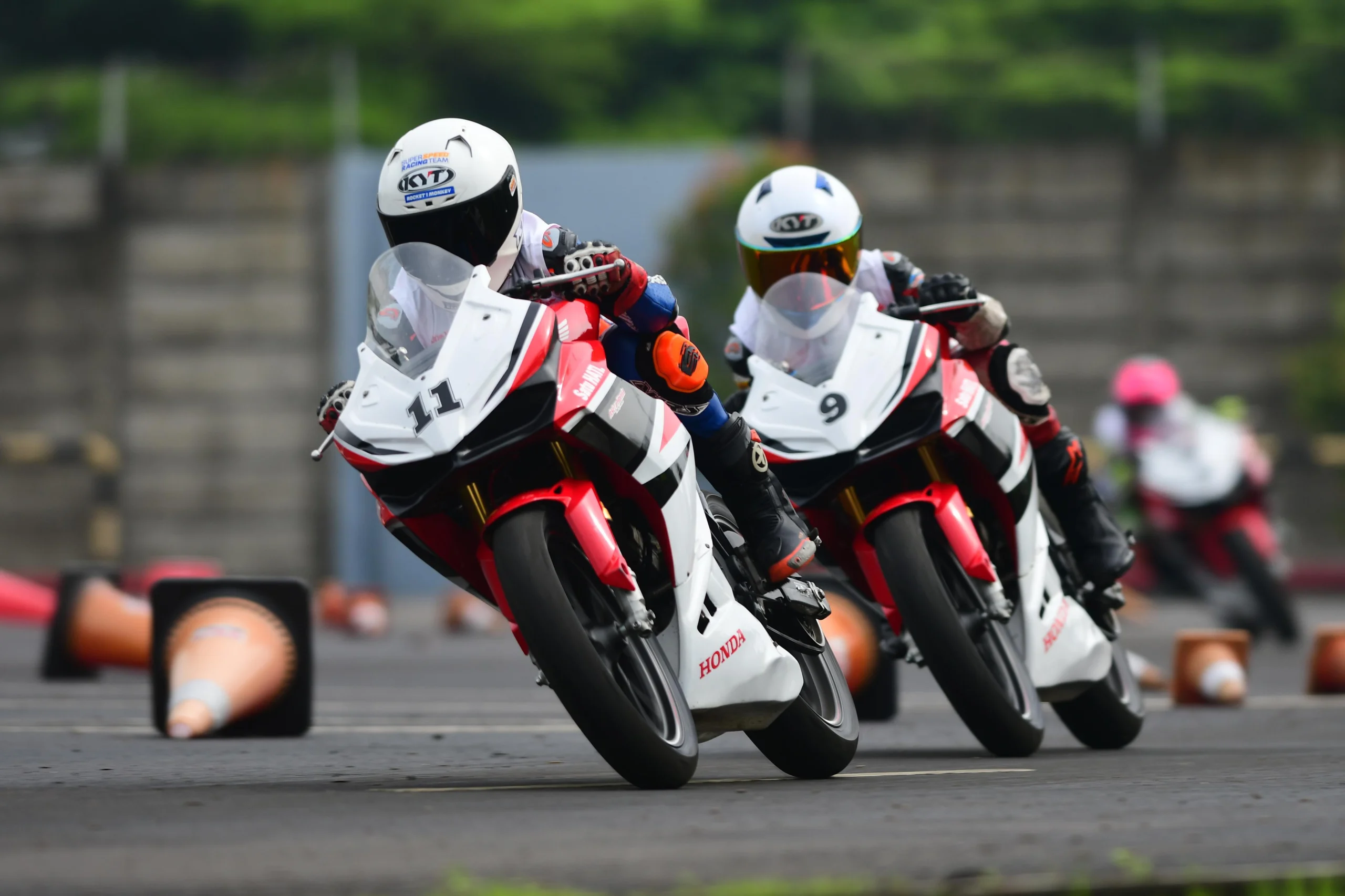 Jajaran 7 pebalap belia yang lolos sebagai siswa AHRS 2025. Mereka berhasil lolos melalui seleksi yang ketat pada Minggu dan Senin, 16-17 Februari 2025 di Astra Honda Safety Riding & Training Center Deltamas, Jawa Barat.