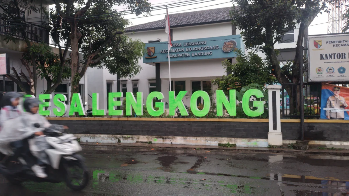 Ilustrasi: Tampak bagian depan potret Kantor Desa Lengkong, Kecamatan Bojongsoang, Kabupaten Bandung. (Yanuar/Jabar Ekspres)