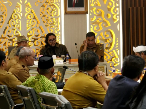 Masalah tunggakan ijazah SMASMK sekolah swasta masih berlanjut dengan menggelar audensi antara FKSS dan Disdik yang di mediasi DPRD Jabar