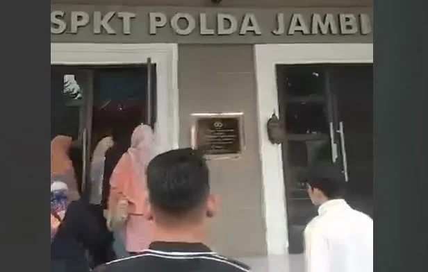 Salah satu Video unggahan korban Aplikasi DBC saat mendatangi Polda Jambi.