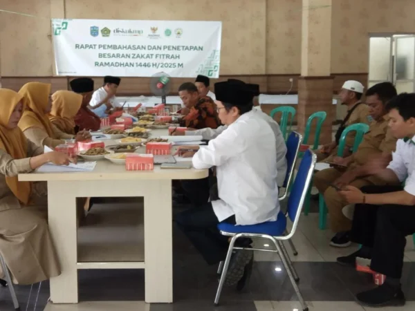 Baznas Kota Banjar bersama pihak terkait rapat penetapan besaran zakat fitrah tahun 1446 masehi, pada Senin 3 Februari 2025. (Cecep Herdi/Jabar Ekspres)