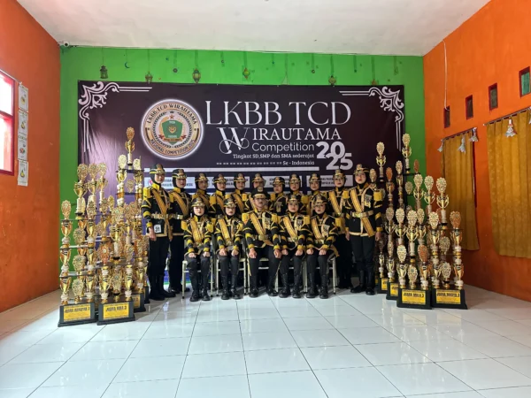 Tim Satria Patroman Junior (Sapator) SDN 1 Banjar Jawa Barat, berhasil menorehkan sejarah gemilang dalam Lomba Kegiatan Baris Berbaris (LKBB) TDC Competition tingkat Nasional di Indramayu, Jawa Barat awal Februari 2025. (Istimewa)