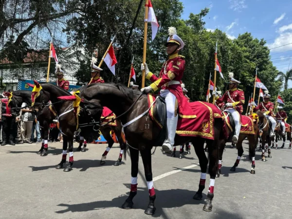 75 Pasukan Berkuda saat menyambut ketibaan Presiden Turki, Recep Tayyip Erdogan di Gerbang Utama Istana Kepresidenan Bogor, Rabu (12/2). (Yudha Prananda / Jabar Ekspres)