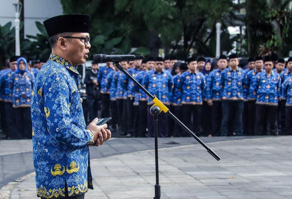 Pj Wali Kota Bogor, Hery Antasari dalam apel terakhirnya di Balai Kota Bogor, Senin (17/2). (Yudha Prananda / Jabar Ekspres)