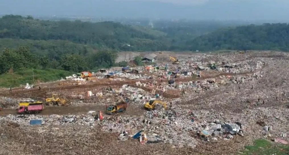 Pengelolaan sampah di TPA Sarimukti, Kecamatan Cipatat, Kabupaten Bandung Barat bakal terapkan sanitary landfill. Dok Jabar Ekspres/Suwitno