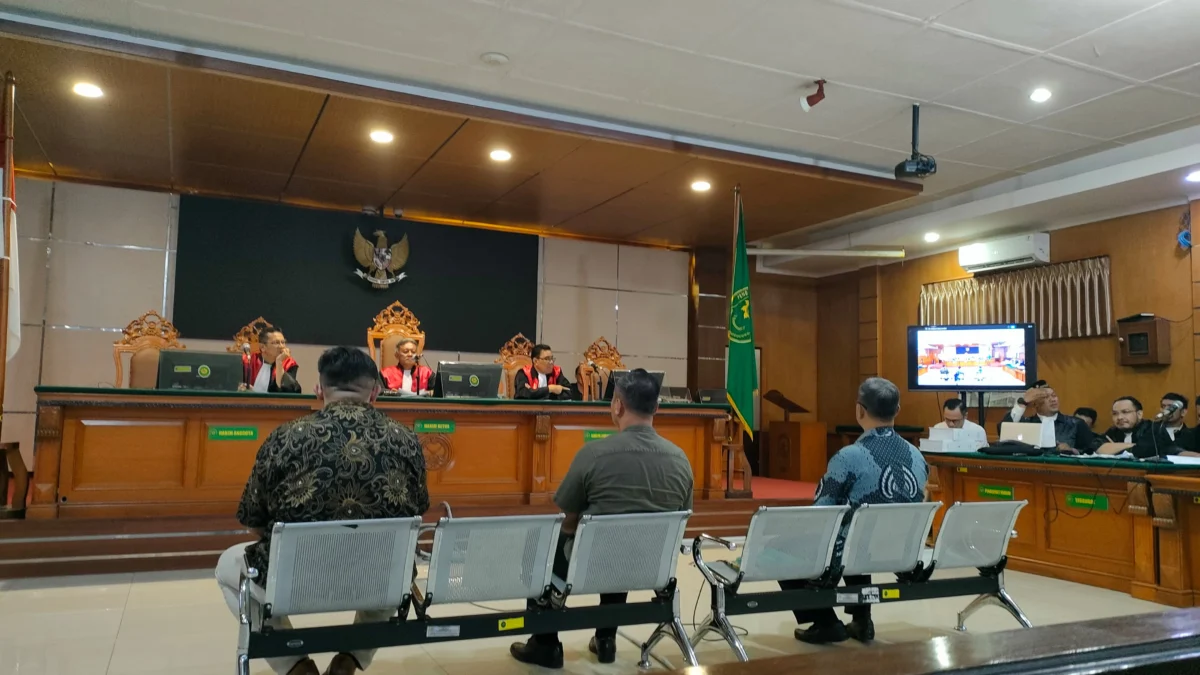 Dok. Situasi sidang lanjutan kasus korupsi Bandung Smart City yang melibatkan mantan sekda Kota Bandung dan 4 anggota DPRD Kota Bandung. Selasa (25/2). Foto. Sandi Nugraha.