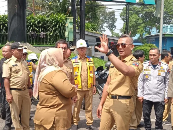 Wakil Wali Kota Bogor, Jenal Mutaqin bersama jajaran saat melakukan peninjauan lapangan, Senin (24/2). (Yudha Prananda / Jabar Ekspres)