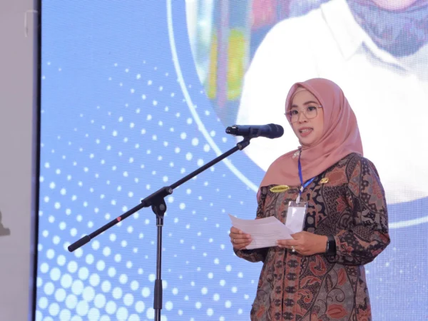 Kepala Sekolah SMPN 10 Kota Cimahi, Dewi Ratna Komarawati Surya Tegaskan Pentingnya Kolaborasi Guru dan Orang Tua dalam Parenting Anak (mong)