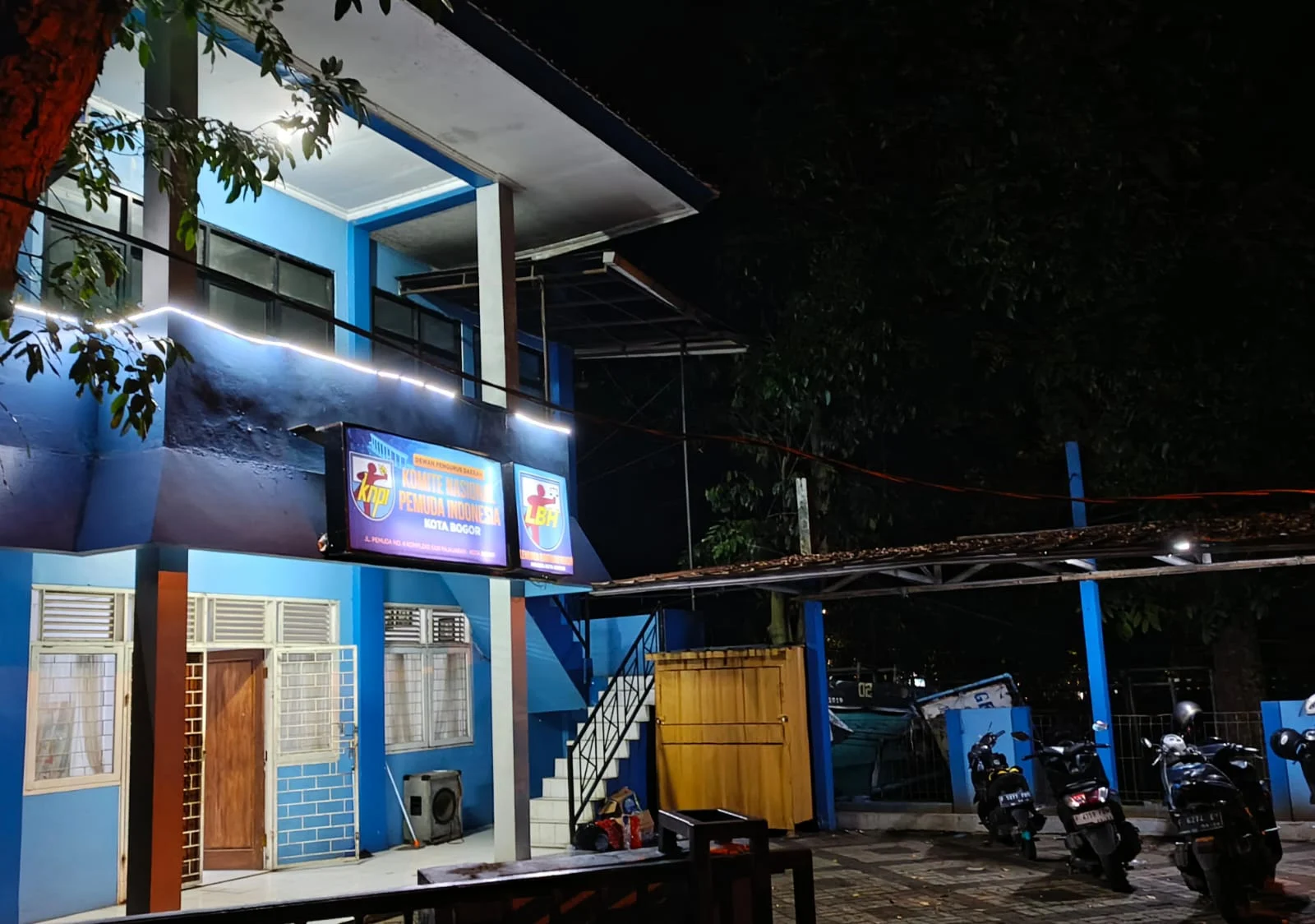 Ilustrasi: Suasana di Sekretariat KNPI Kota Bogor di Komplek GOR Padjajaran, RT.04/RW.01, Tanah Sareal, Kecamatan Tanah Sereal, Kota Bogor, Senin (24/3) Malam. (Yudha Prananda / Jabar Ekspres)