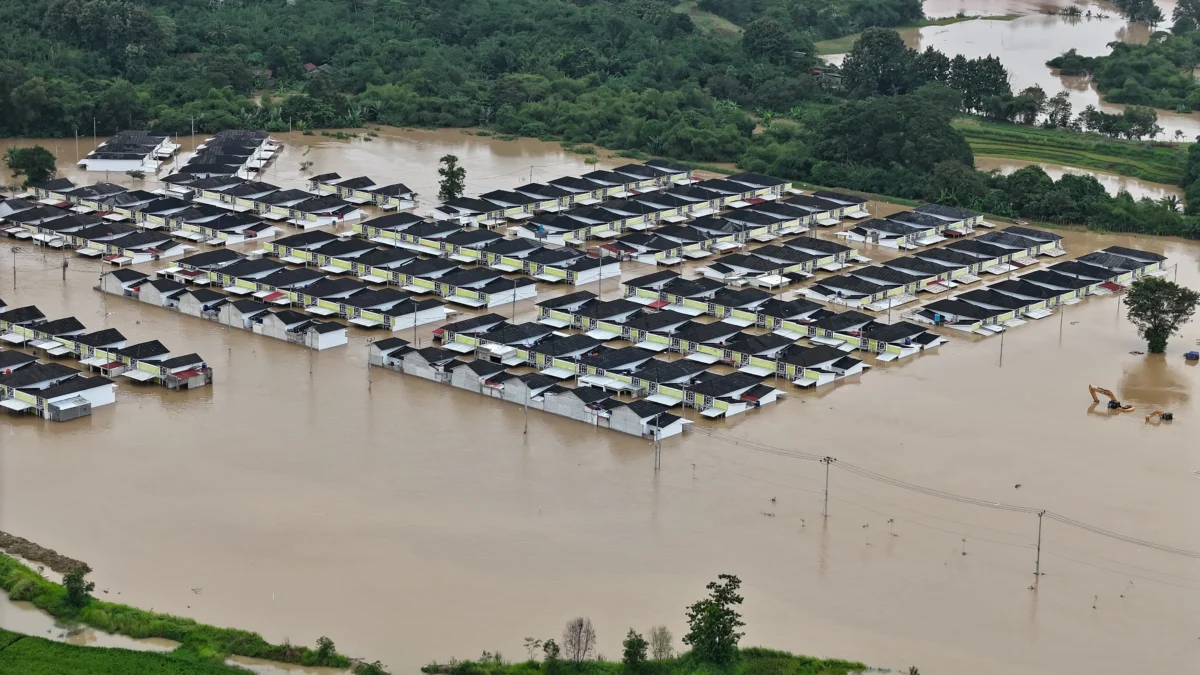 PLN Jabar Gerak Cepat Amankan Kelistrikan Terdampak Cuaca Ekstrim di Sebagian Wilayah Jawa Barat