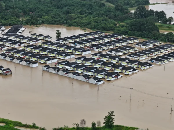 PLN Jabar Gerak Cepat Amankan Kelistrikan Terdampak Cuaca Ekstrim di Sebagian Wilayah Jawa Barat