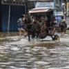 Ilustrasi banjir menggenangi jalan di Kota Bandung. Foto: Dimas Rachmatsyah / Jabar Ekspres