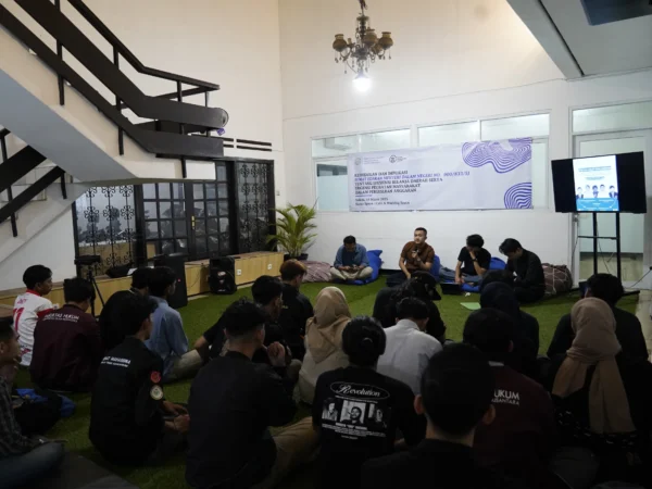 Sejumlah anak muda tengah mengikuti FGD terkait pembahasan efisiensi anggaran daerah. (Istimewa)
