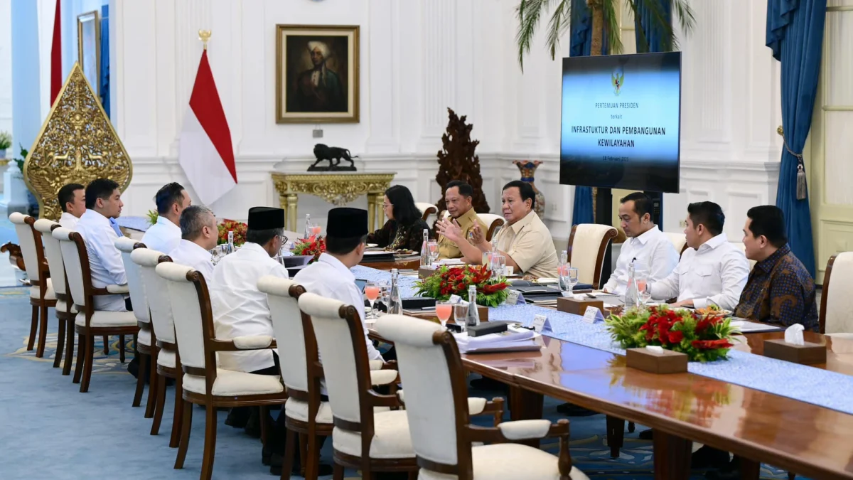 Pemerintahan Presiden Prabowo Subianto meninstrusikan agar pemberian Tunjangan Hari Raya (THR) harus diberikan tiga minggu sebelum lebaran.