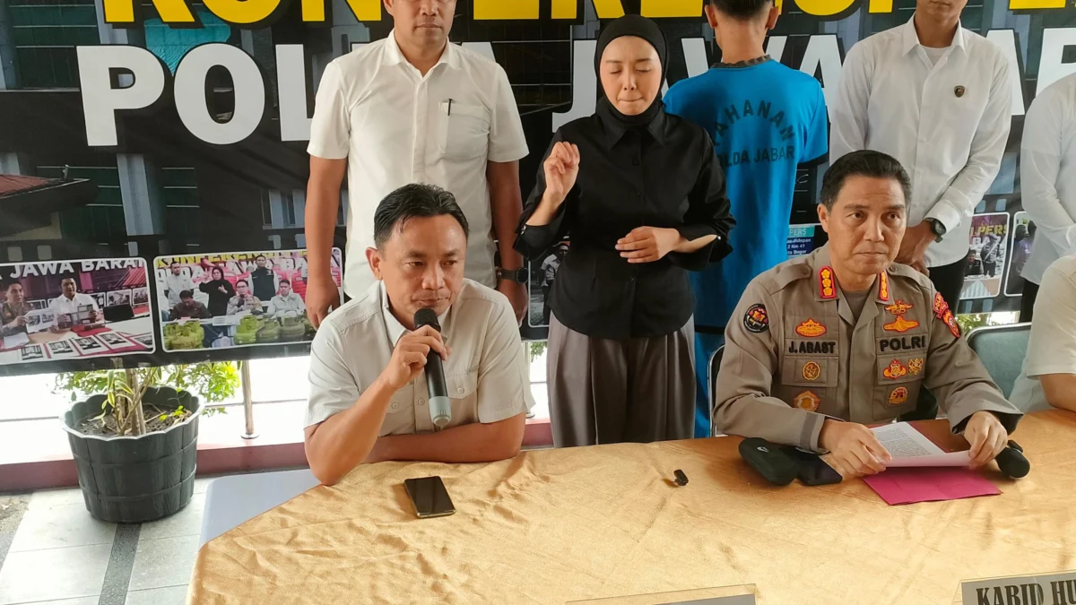 Dok. Dirkrimum Polda Jabar, Kombes Pol Surawan (kanan) saat Konferensi Pers babak baru kasus Subang. Senin (3/3). Foto. Sandi Nugraha.