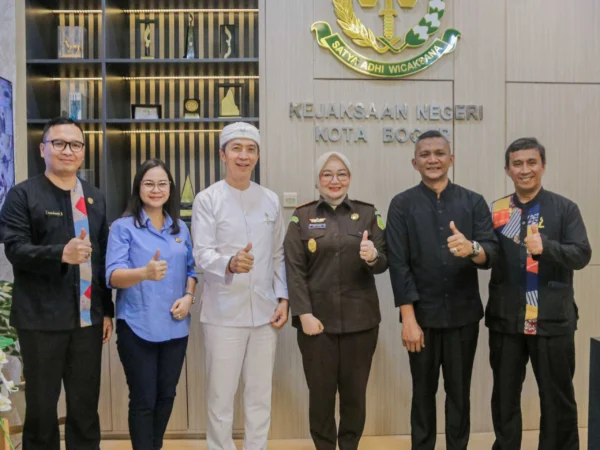 Wali Kota Bogor, Dedie A. Rachim bersama jajaran dan Kajari Kota Bogor, Meilinda. (Yudha Prananda / Istimewa)