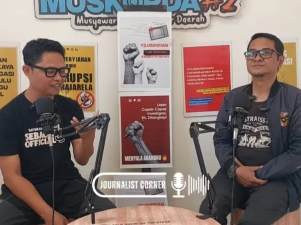 Ketua DPC Hanura Kabupaten Ciamis Ivan Rifai (kanan) dalam acara poadcats bersama IJTI Galuh Raya, belum lama ini. (foto: tangkapan layar Yotube Jurnalis Corner)