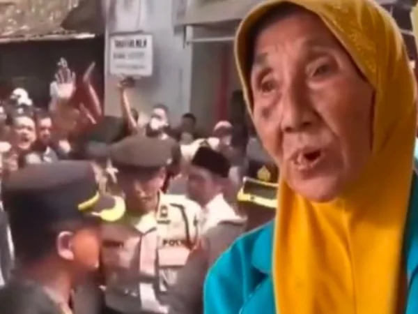 Nenek Jubaedah (80) salah satu warga Cicalengka yang viral minta tolong ke Presiden Prabowo Subianto dan Gubernur Jawa Barat Dedi Mulyadi terkait sengketa tanah warisannya. Foto tangkapan layar instagram @ayusningrum