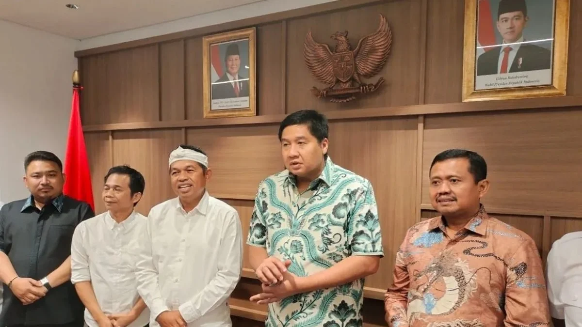 Menteri Perumahan dan Kawasan Permukiman (PKP) Maruarar Sirait bersama Gubernur Jawa Barat Dedi Mulyadi. (foto/ANTARA)