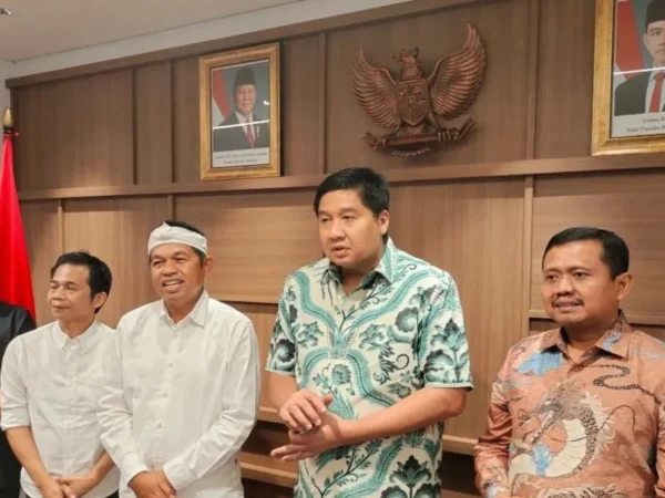 Menteri Perumahan dan Kawasan Permukiman (PKP) Maruarar Sirait bersama Gubernur Jawa Barat Dedi Mulyadi. (foto/ANTARA)