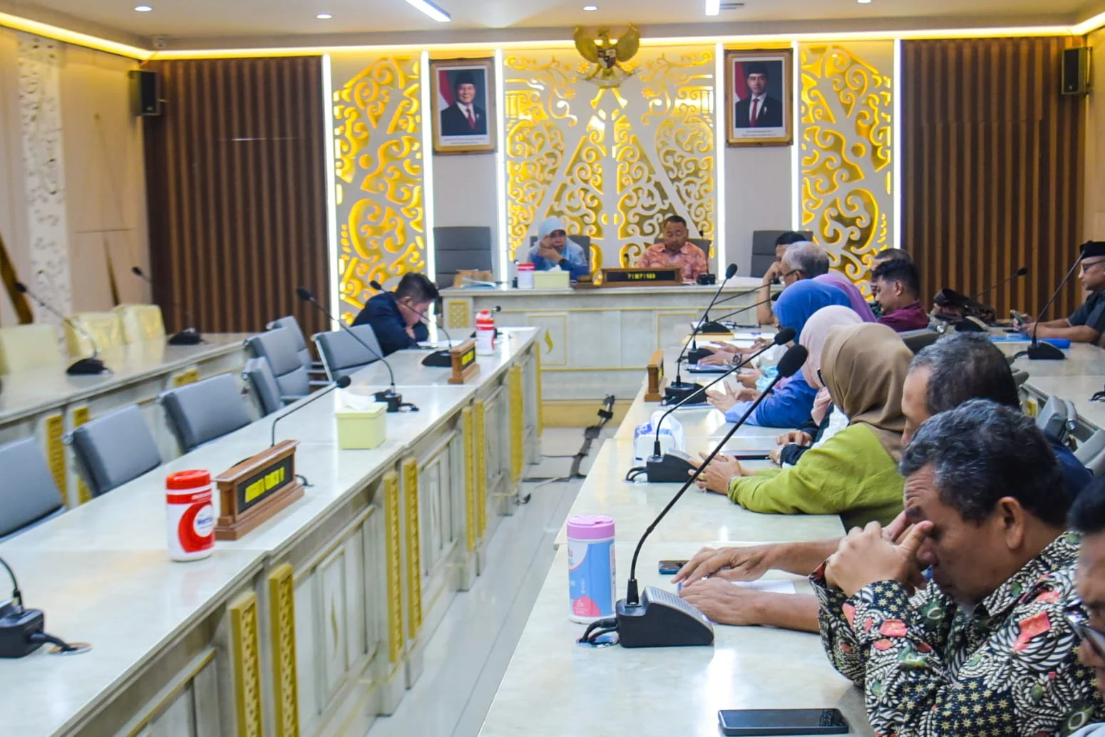 Suasana audiensi antara warga Arcamanik Endah dengan Komisi V DPRD Provinsi Jawa Barat di Kantor Komisi V, Kota Bandung, Kamis (20/3). Foto: Dimas Rachmatsyah / Jabar Ekspres