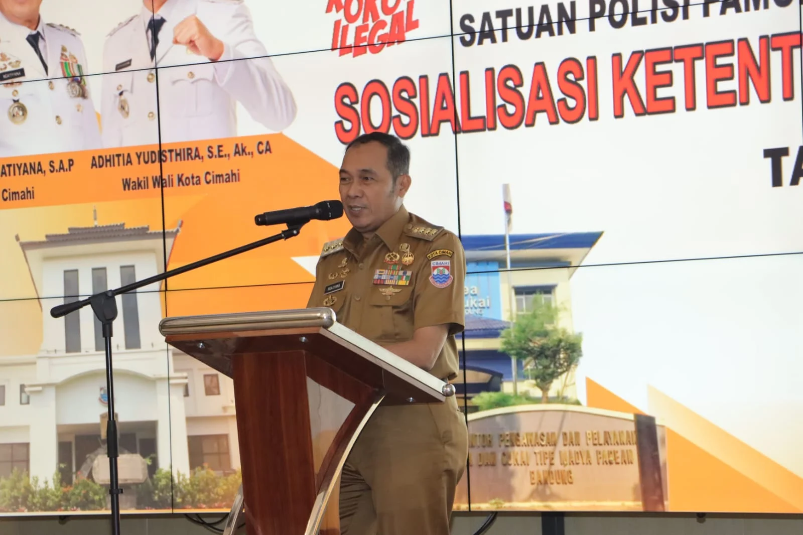 Wali Kota Cimahi, Ngatiyana saat Sosialisasi Gempur Rokok Ilegal (Mong)