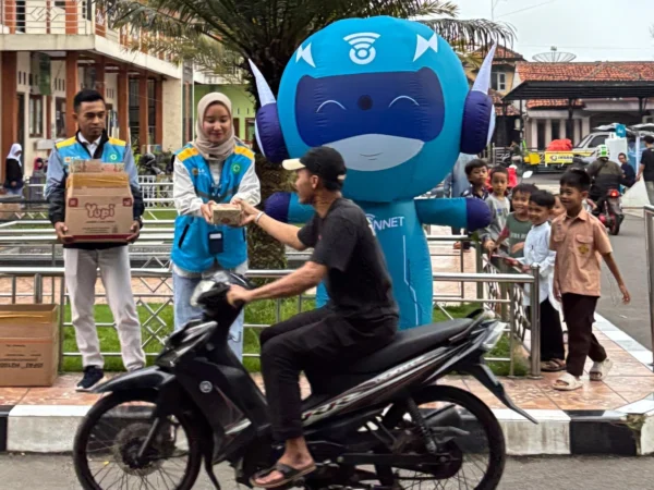 ICONNET Jawa Barat Gelar Aksi Bagi-Bagi Takjil di Bulan Ramadan Dengan Program HIKMAH (Hidangan Buka Membawa Berkah)