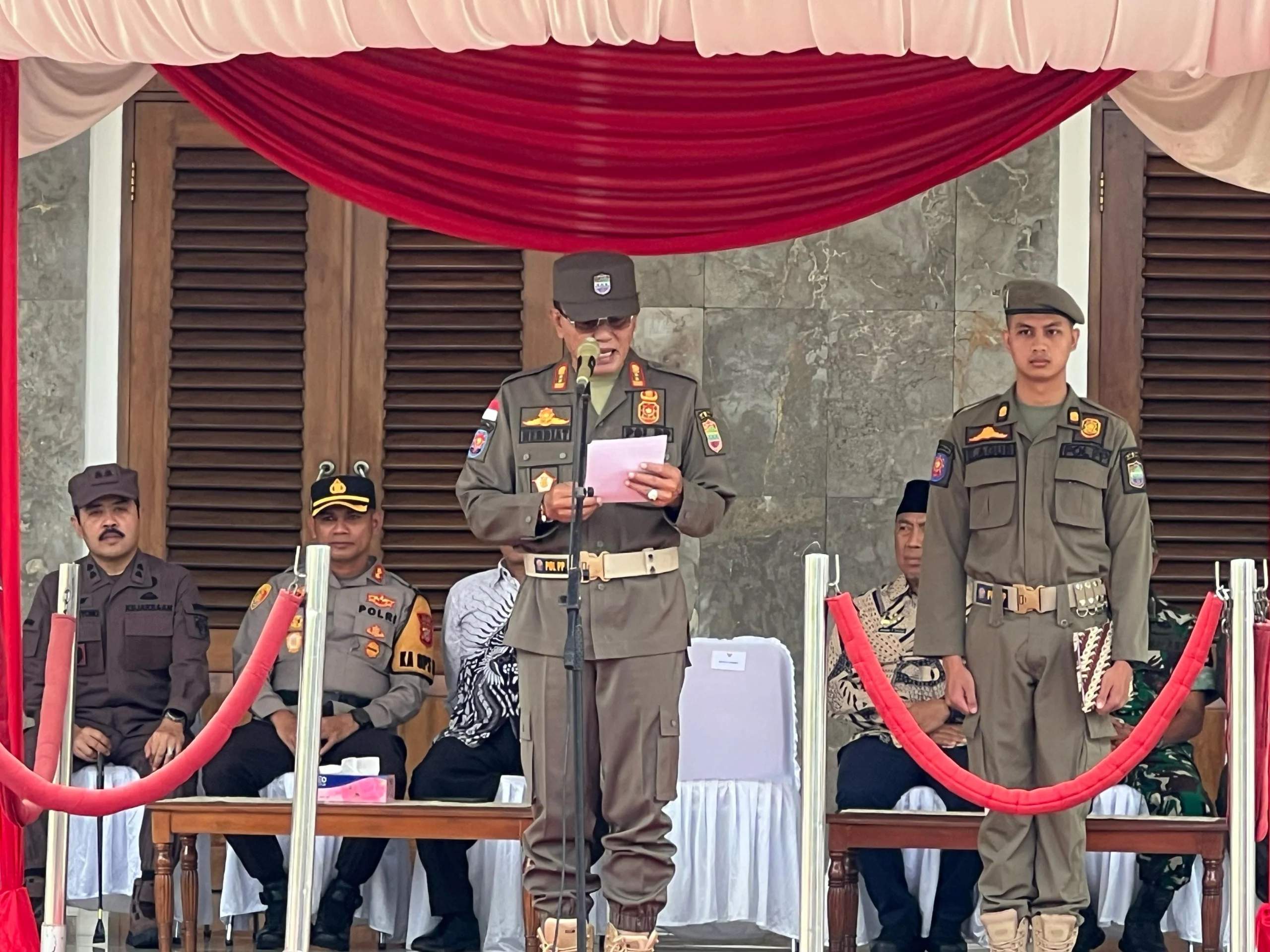 Herdiat Sunarya saat memimpin apel Satgas Pemberantas Premanisme Kabupaten Ciamis 2025, Kamis (27/3/2025). (Cecep Herdi/Jabar Ekspres)