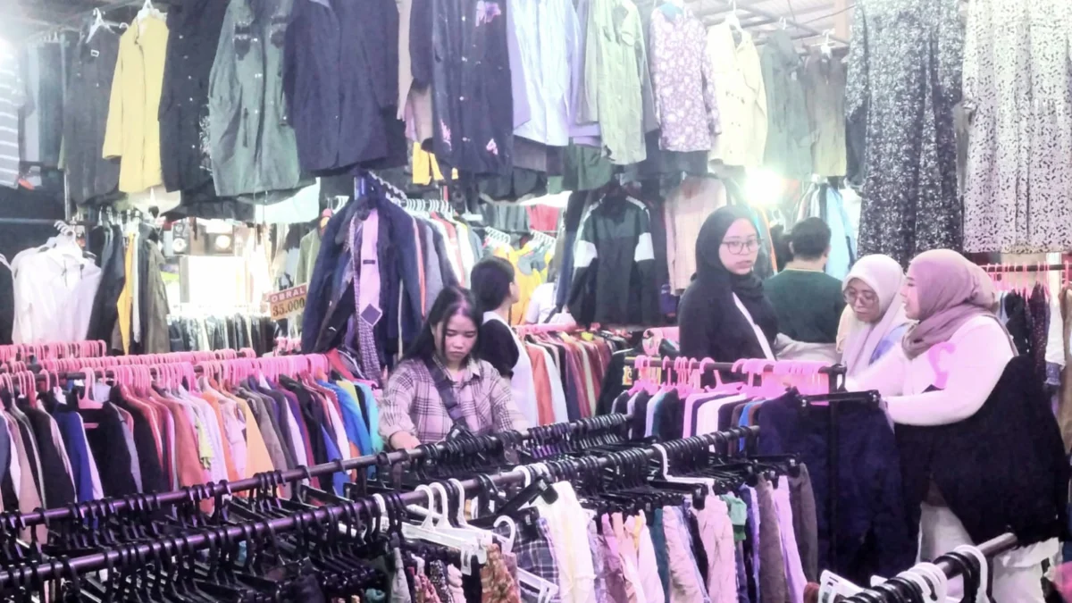 Jelang Lebaran, Pasar Cimol Gedebage Dipadati Pengunjung