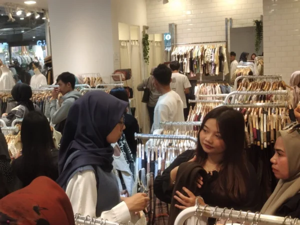 Pusat Perbelanjaan di Bandung Bergeliat Jelang Lebaran, Mall ini Dipadati Pengunjung