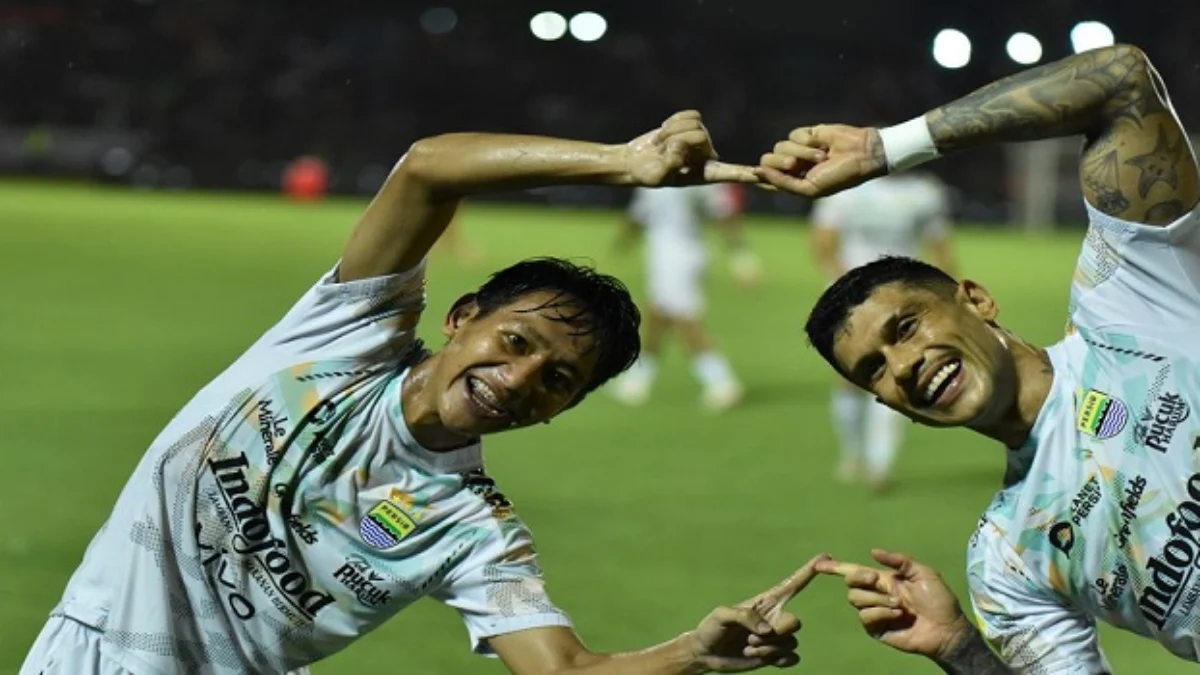 Bekcham Putra dan Ciro Alves saat mengalahkan Semen Padang/Foto: Dok Persib/