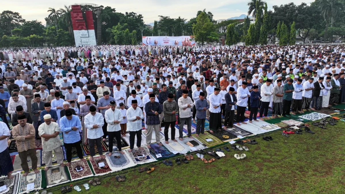 Bupati dan Wakil Bupati Bogor Salat Ied di Lapangan Tegar Beriman, Sampaikan Pesan Kemenangan