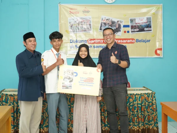 Telkomsel Regional Jawa Barat Salurkan Bantuan Pendidikan Anak Bangsa Hasil Penukaran Total 800 Ribu Telkomsel Poin Pelanggan bersama Kitabisa