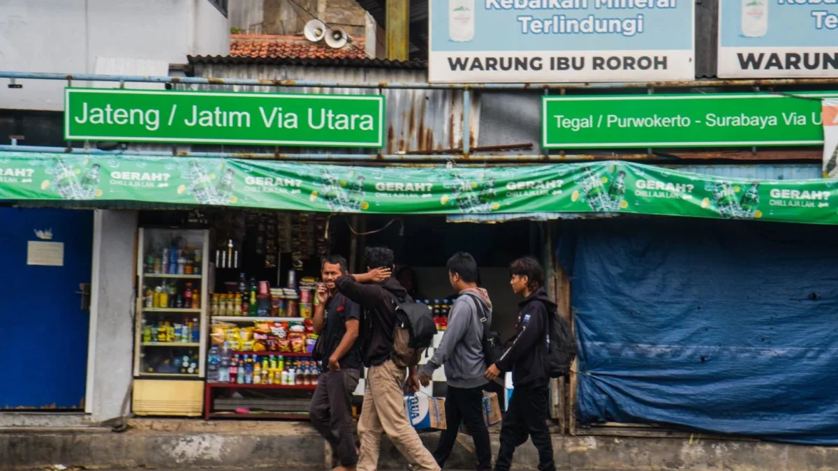 Foto ilustrasi penduduk non-permanen yang datang ke Kota Bandung melalui Terminal Cicaheum. (Dimas / Jabarekspres)
