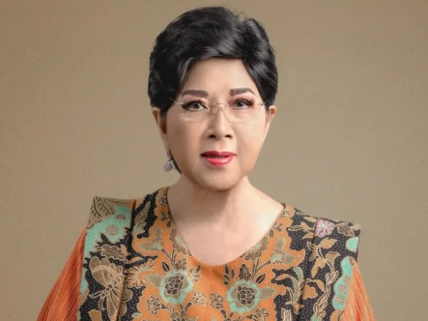 Artis Titiek Puspa yang dikabarkan meninggal