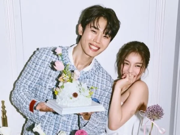 Ailee dan Calon suaminya Choi Sihun (instagram @choi_hun2)
