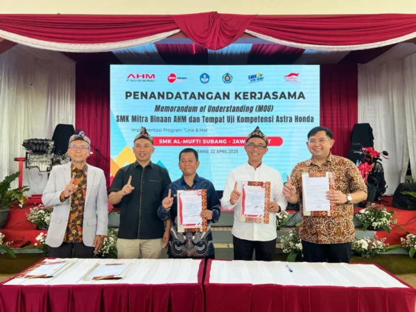Peresmian kerjasama SMK KTSM Astra Honda dihadiri oleh Kepala Cabang Dinas Pendidikan Wilayah IV, Kepala Yayasan dan Kepala Sekolah SMK AL-MUFTI Subang, serta perwakilan jajaran manajemen PT Astra Honda Motor (AHM) dan DAM