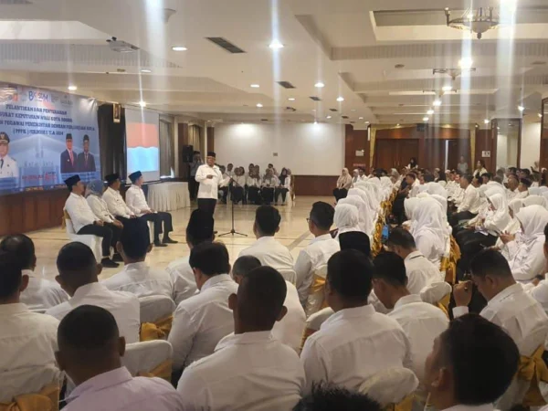 Ratusan PPPK di lingkungan Pemkot Bogor saat mengikuti pelantikan dan sumpah jabatan di Hotel Salak, Kota Bogor, Selasa (22/4). (Yudha Prananda / Jabar Ekspres)