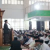 Menteri Nusron saat menjadi Khatib sholat Iedul Fitri 1446 H