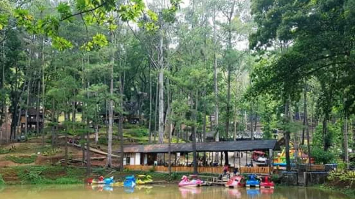 Salah satu fasilitas wisata di Situ Mustika Kota Banjar yang dikelola pihak swasta nampak lesu dari pengunjung saat libur lebaran tahun 2025. (Istimewa)