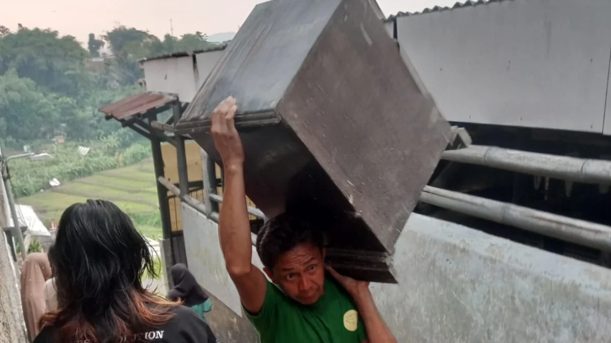 Sejumlah Warga Mengungsi Imbas Pergerakan Tanah di Kawasan Cimahi Utara (Istimewa)