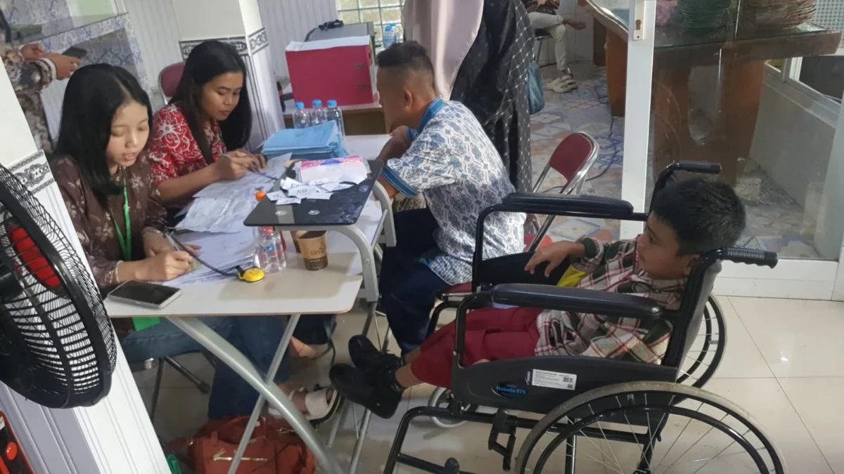 Peserta Disabilitas Penerima Manfaat Bhakti Sosial Adam-Adrian saat Cek Kesehatan Gratis di Rumah Bhineka (Mong)