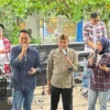 Wali Kota Cimahi, Ngatiyana dan Wakil Wali Kota Cimahi, Adhitia Yudhistira saat Menyumbangkan Suaranya dalam Festival Hari Musik Nasional di Ecowisata Cimenteng (Mong)