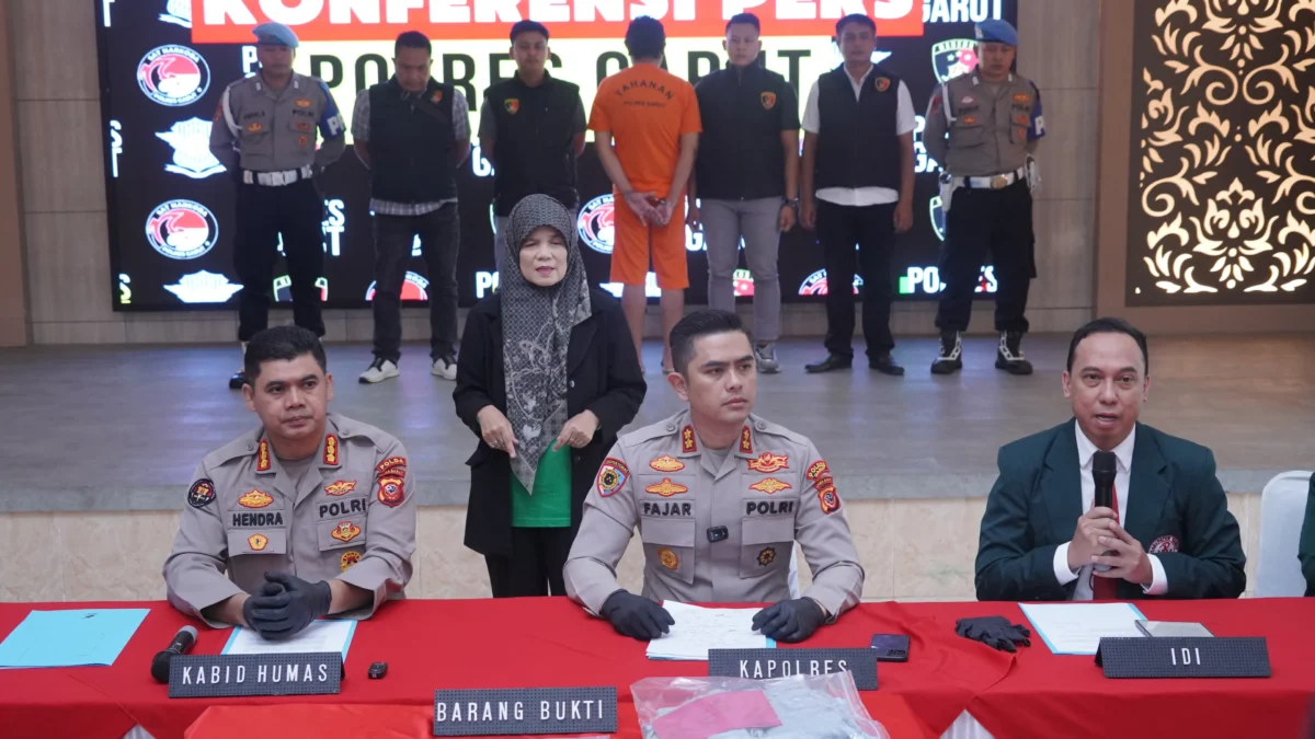 Isti. Konferensi pers pengungkapan kasus dugaan kekerasan seksual oleh oknum dokter kandungan di Garut. Foto. Humas Polda Jabar.