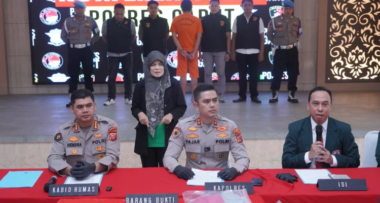 Isti. Konferensi pers pengungkapan kasus dugaan kekerasan seksual oleh oknum dokter kandungan di Garut. Foto. Humas Polda Jabar.