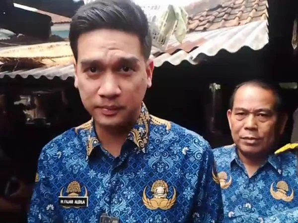 Wakil Bupati (Wabup) Sumedang, Fajar Aldila usai cek kondisi Pasar Parakanmuncang, yang berlokasi di wilayah Desa Sindangpakuon, Kecamatan Cimanggung pada Kamis, 17 April 2025. (Yanuar Baswata/Jabar Ekspres)