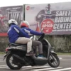 Tips Aman Ketika Duduk Berboncengan Menggunakan Sepeda Motor