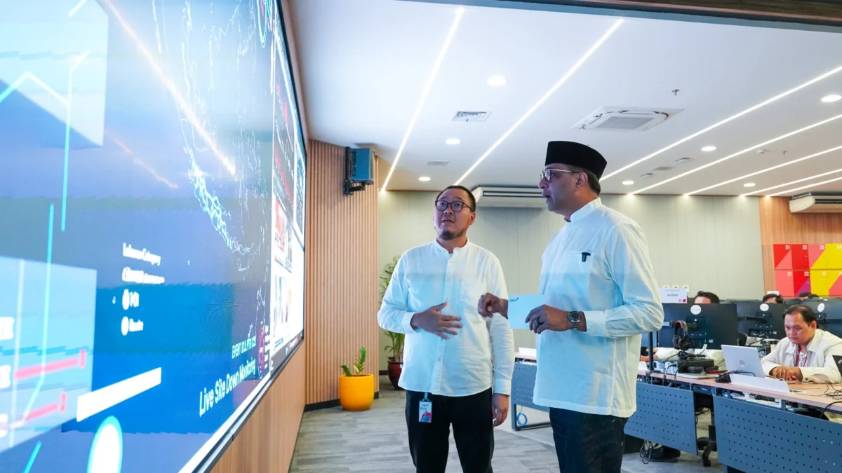 Vikram Sinha (Kanan) - President Director & CEO, Indosat Ooredoo Hutchison