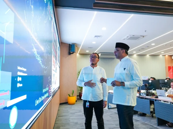 Vikram Sinha (Kanan) - President Director & CEO, Indosat Ooredoo Hutchison